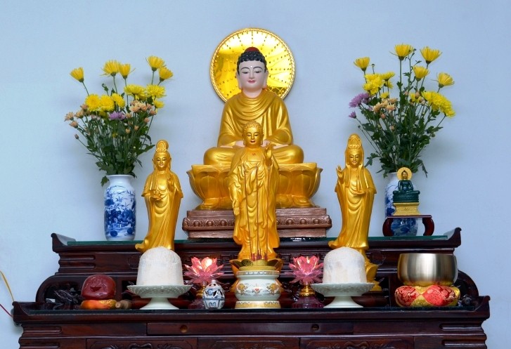 Bàn thờ Phật trang nghiêm - Ảnh: Bảo Toàn